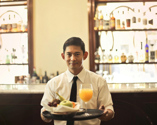 UNIFORMES PARA CAMAREROS: Elegancia, Higiene y Profesionalismo en el Servicio de Restauración