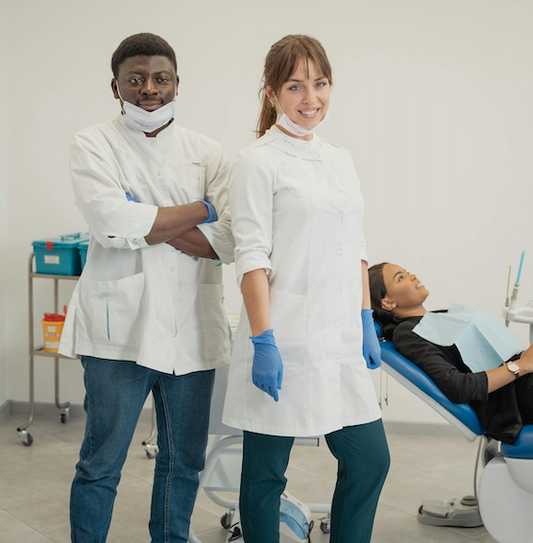 UNIFORMES PARA CLÍNICAS DENTALES: Higiene y Profesionalismo en el Cuidado de la Salud Bucal