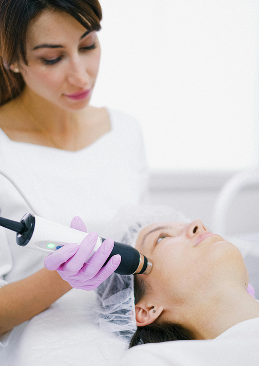 UNIFORMES PARA CLÍNICAS ESTÉTICAS: Higiene y Seguridad en el Cuidado de la Belleza