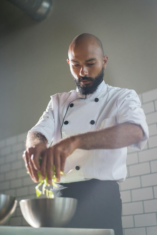 UNIFORMES DE CHEF PARA HOSTELERÍA: Higiene y Seguridad en la Cocina